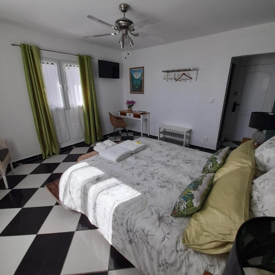 Villa Garriga Le Bois de Nefles  Room photo